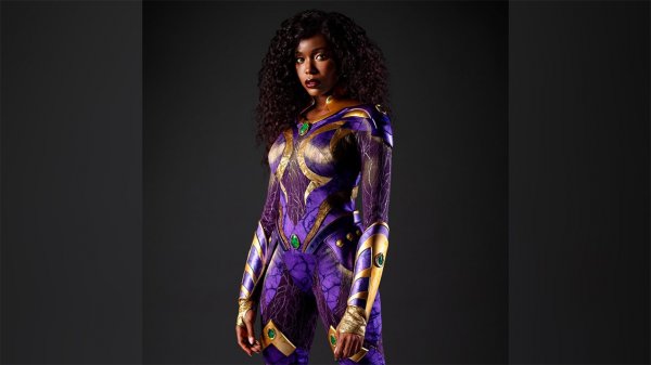 Titans: "Starfire" finalmente tendrá su traje de superheroína