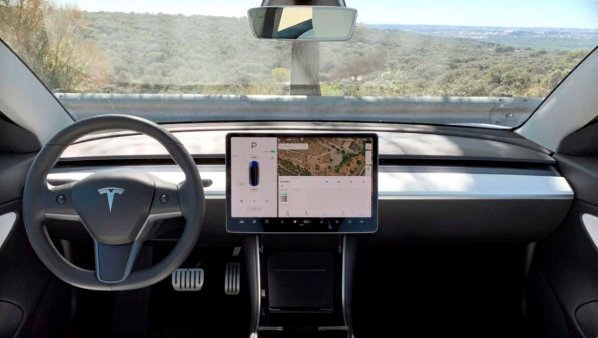 Un “piloto automático” de un auto Tesla falló y murieron dos personas
