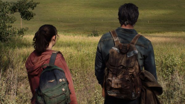 The Last of Us: Joel, Ellie y Tess cruzan una ciudad abandonada en estos videos desde el set