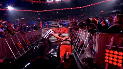 Se revelan más detalles del ataque que sufrió Seth Rollins por parte de un fanático