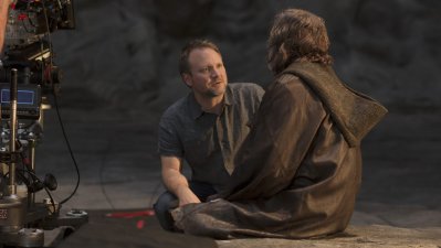 Lucasfilm ve difícil la trilogía de "Star Wars" con Rian Johnson: "Está muy ocupado"