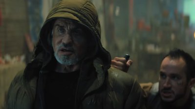 El superhéroe de Stallone sale a la luz en este adelanto de "Samaritan"