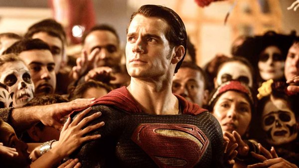 Warner Bros. busca el regreso de Henry Cavill para "Man of Steel 2"