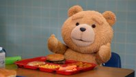 Ted es obligado a ir a la escuela en el primer tráiler de su serie