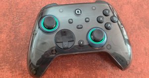 Review del QRD Ferrox M5: alternativa económica al mando pro con botones traseros y turbo