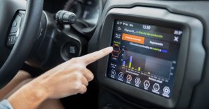 Detectan el primer malware para pantallas inteligentes de autos